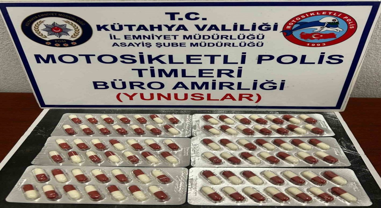 Kütahyada sırt çantasında uyuşturucu bulunan zanlı gözaltına alındı