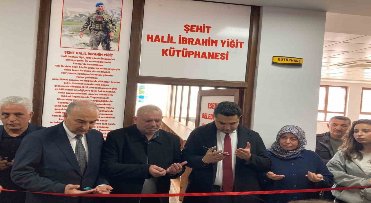 Kütüphanede şehit Halil İbrahim Yiğitin adı yaşatıldı