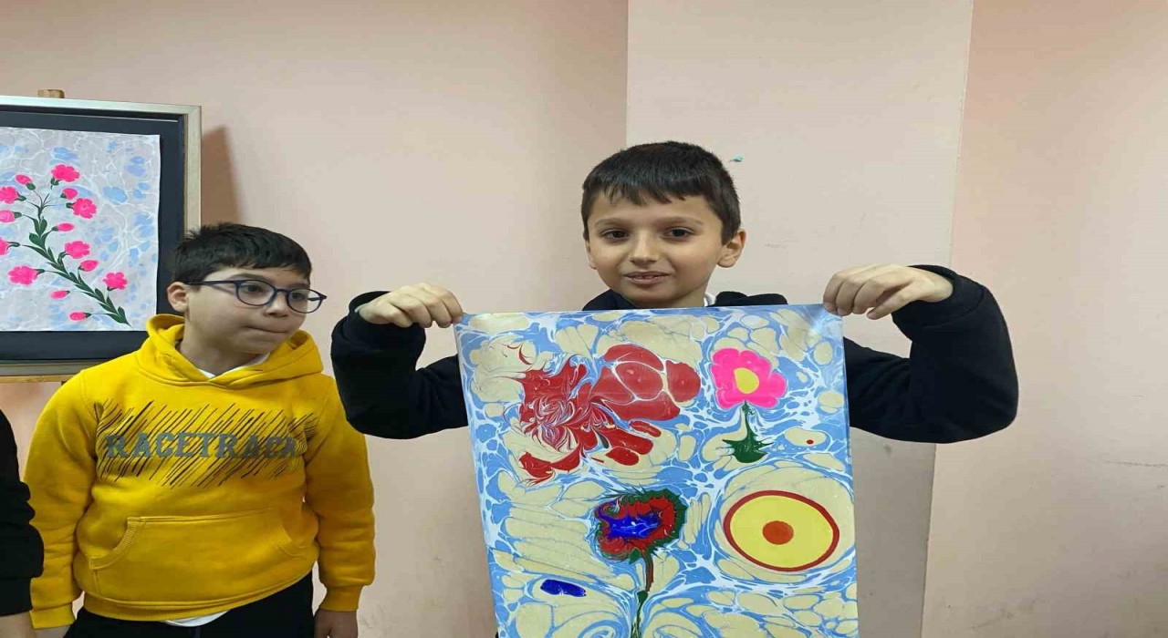 Kütüphaneler projesi çerçevesinde öğrenciler ebru sanatı yaptı