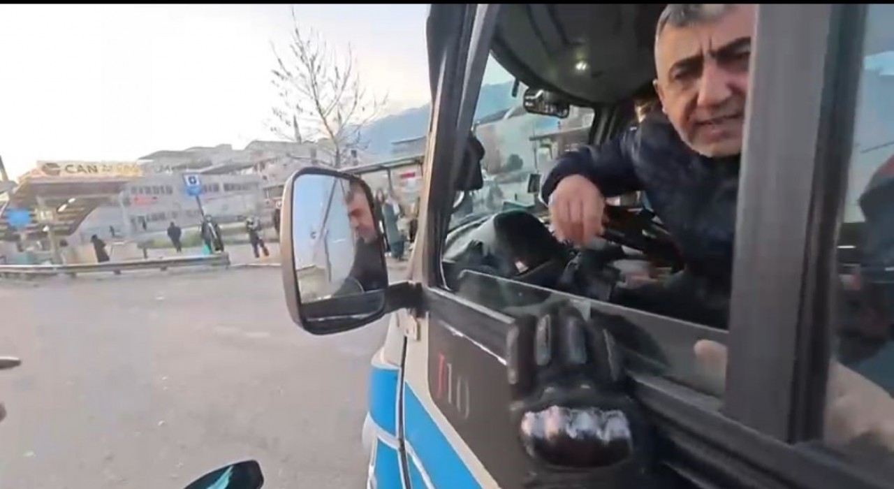 Lan kelimesini duyunca el frenini çekip kavgaya tutuştu