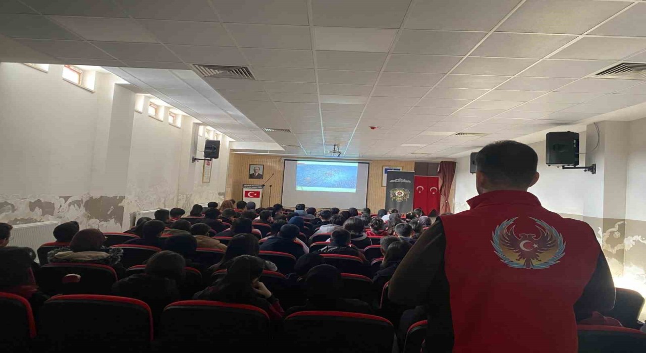 Lise öğrencilerine bilgilendirme semineri