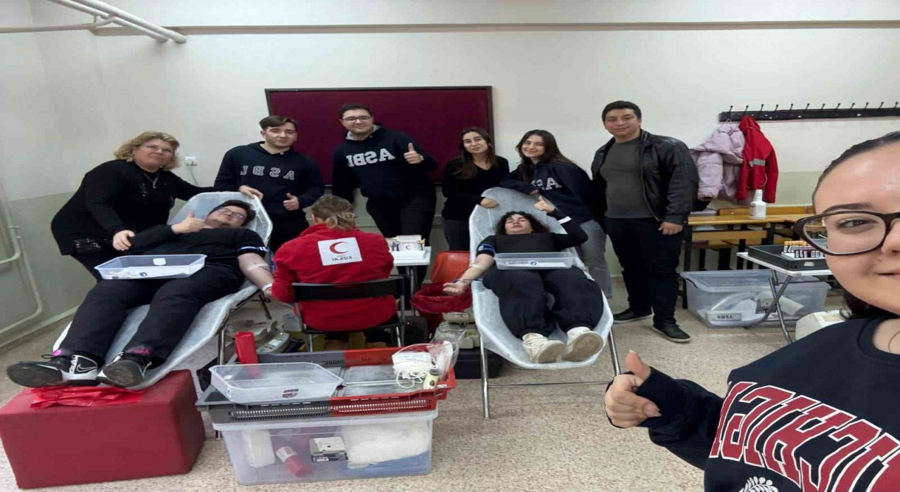 Liseli gençler kan bağışına dikkat çekti