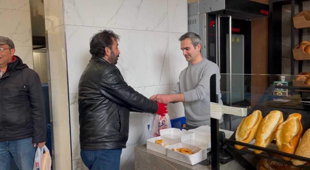 Mahalle sakinlerine 40 yıllık fırından anlamlı jest