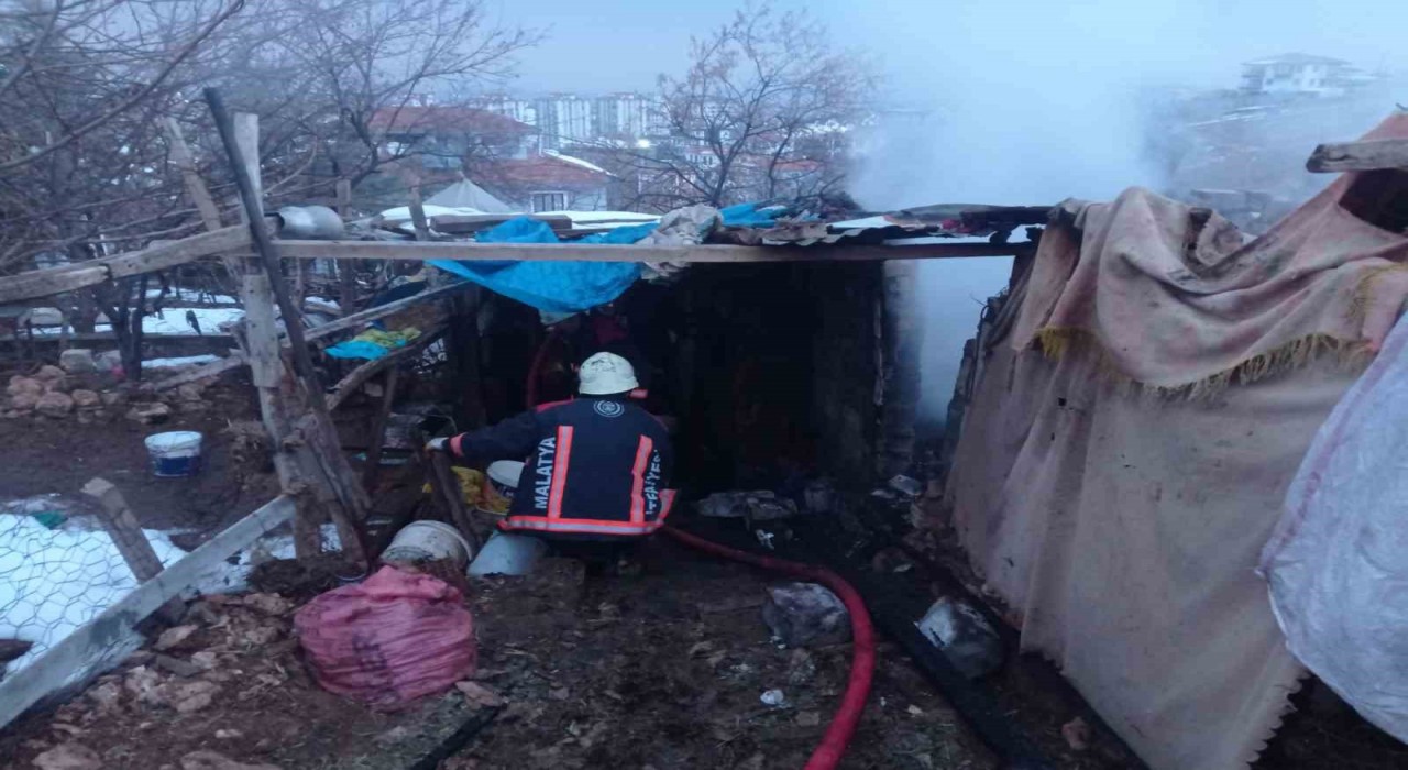 Malatyada ahır yangınında 25 küçükbaş hayvan telef oldu