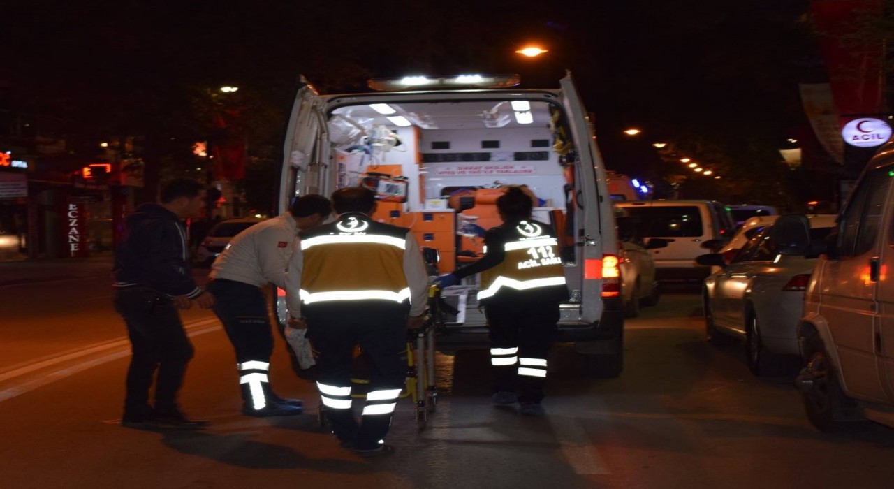 Malatyada ambulans otomobille çarpıştı: 1 yaralı