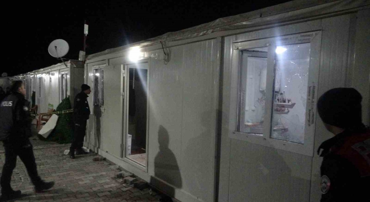 Malatyada bıçaklı saldırıya uğrayan polis memuru yaralandı
