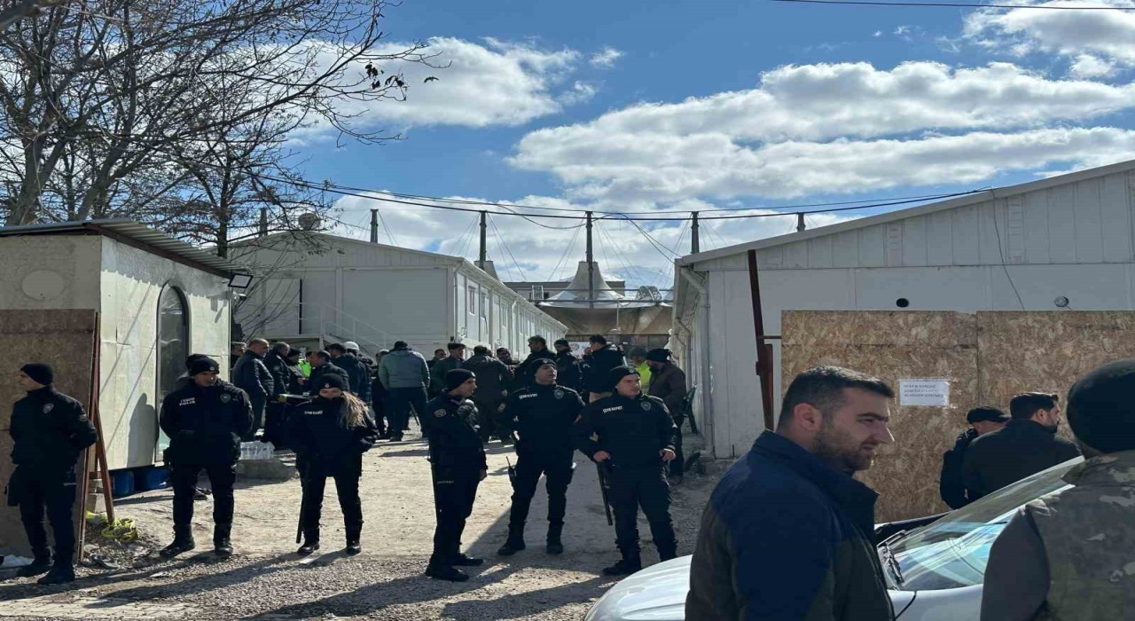 Malatyada inşaat işçilerinin horlama kavgası: 15 yaralı