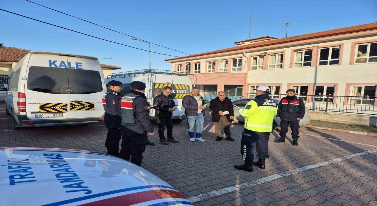 Malatyada jandarmadan servis araçlarına denetim