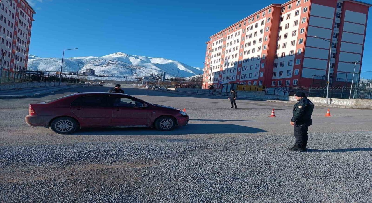 Malatyada okul ve yurt çevrelerinde güvenlik denetimleri sürüyor