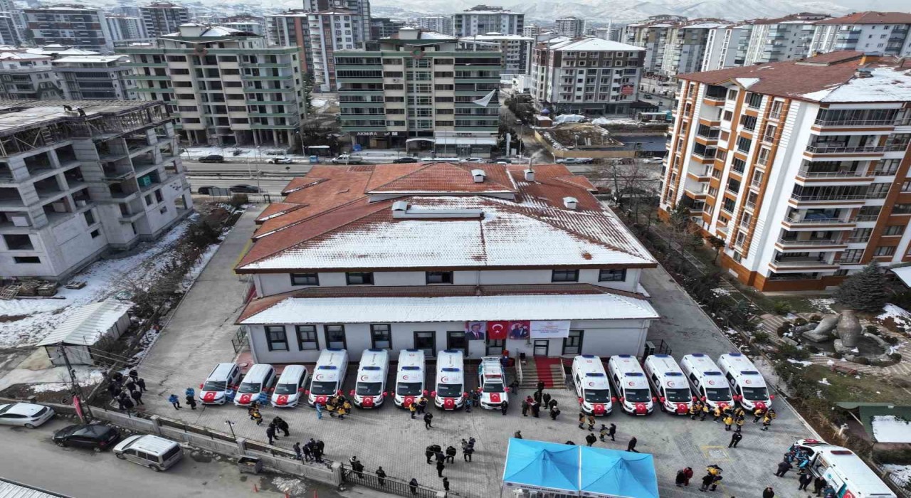 Malatyaya gönderilen yeni ambulanslara göreve başladı