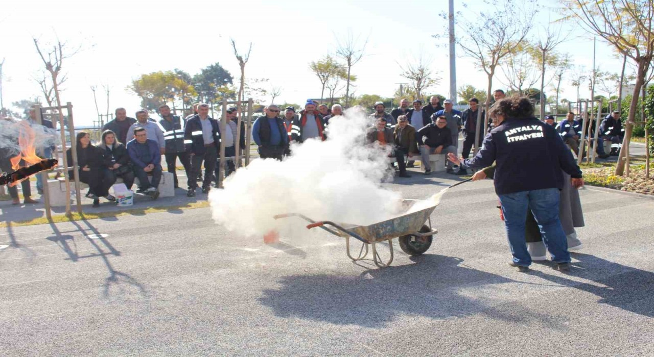 Manavgat ve Kemerde yangın söndürme tatbikatlı eğitim