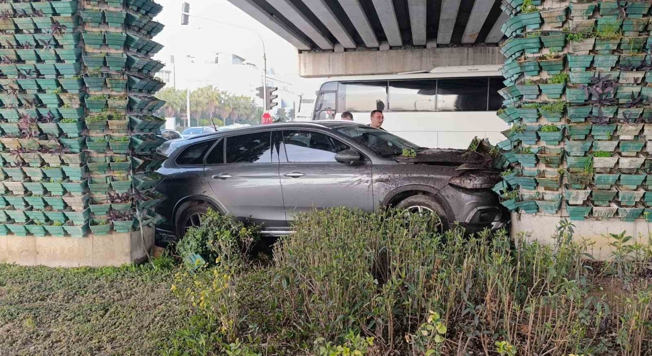 Manavgatta arızalı sinyalizasyon kazalara neden oldu: 1 yaralı