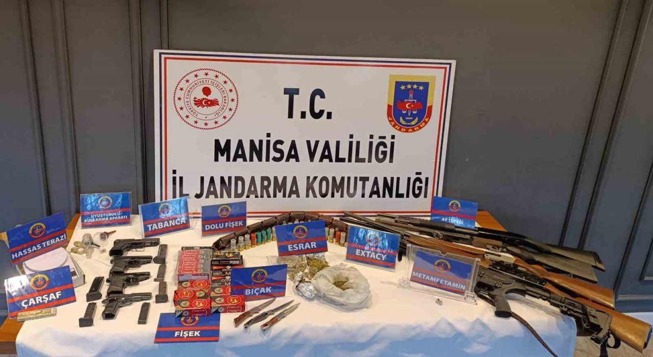 Manisada jandarmadan 7 mahallede dev operasyon