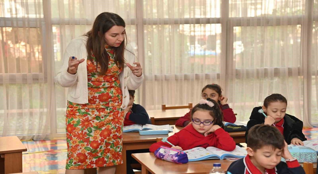 Manisada kültür sanat kursları hız kesmeden devam ediyor