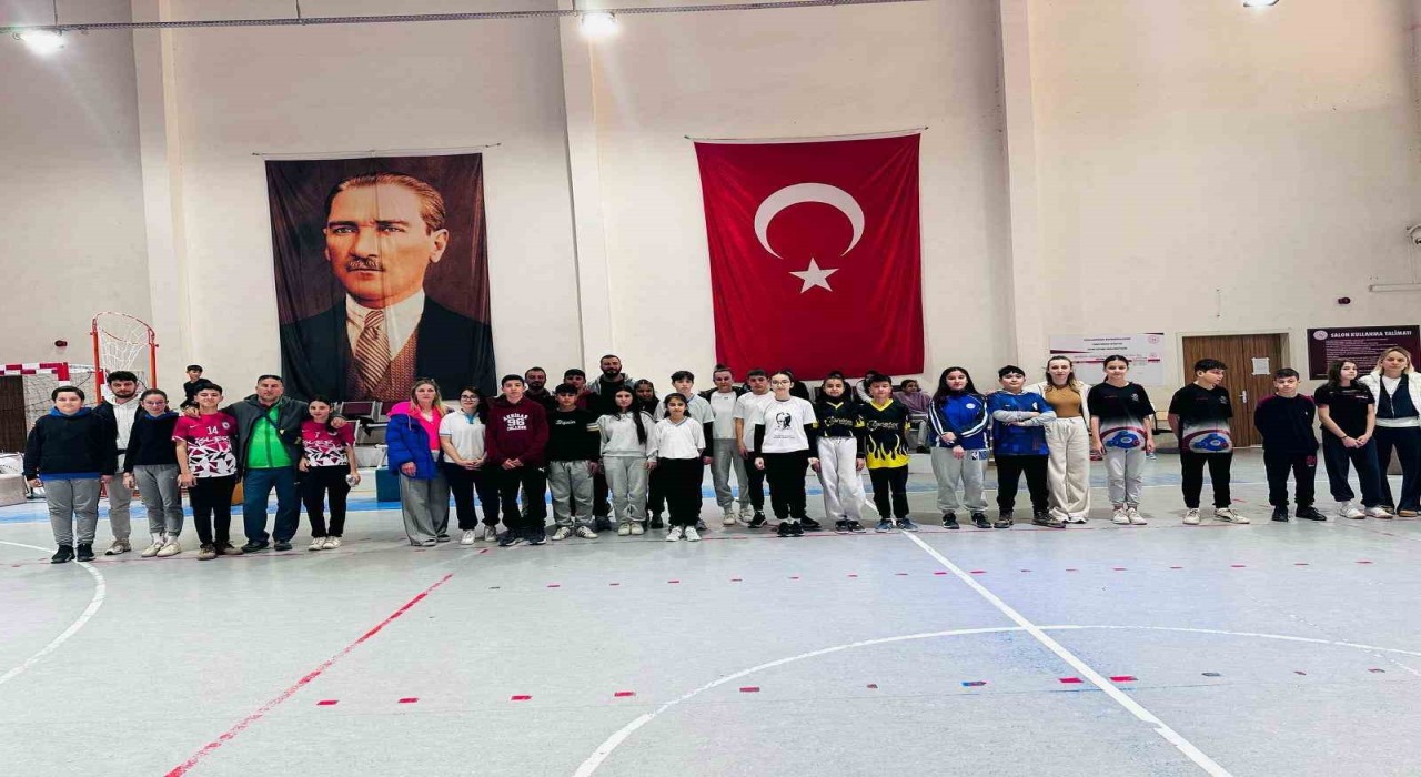 Manisada Okul Sporları Floor Curling İl Birinciliği Müsabakaları tamamlandı