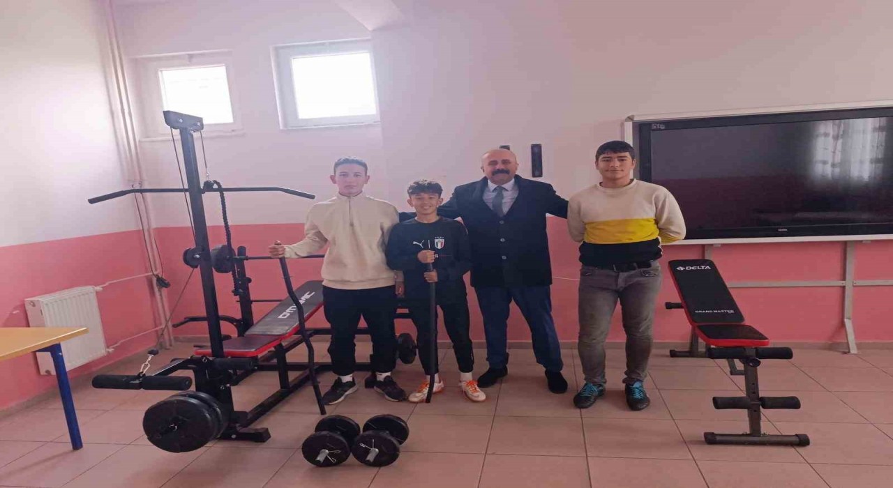 Manisada okullar arası spor malzemesi dayanışması