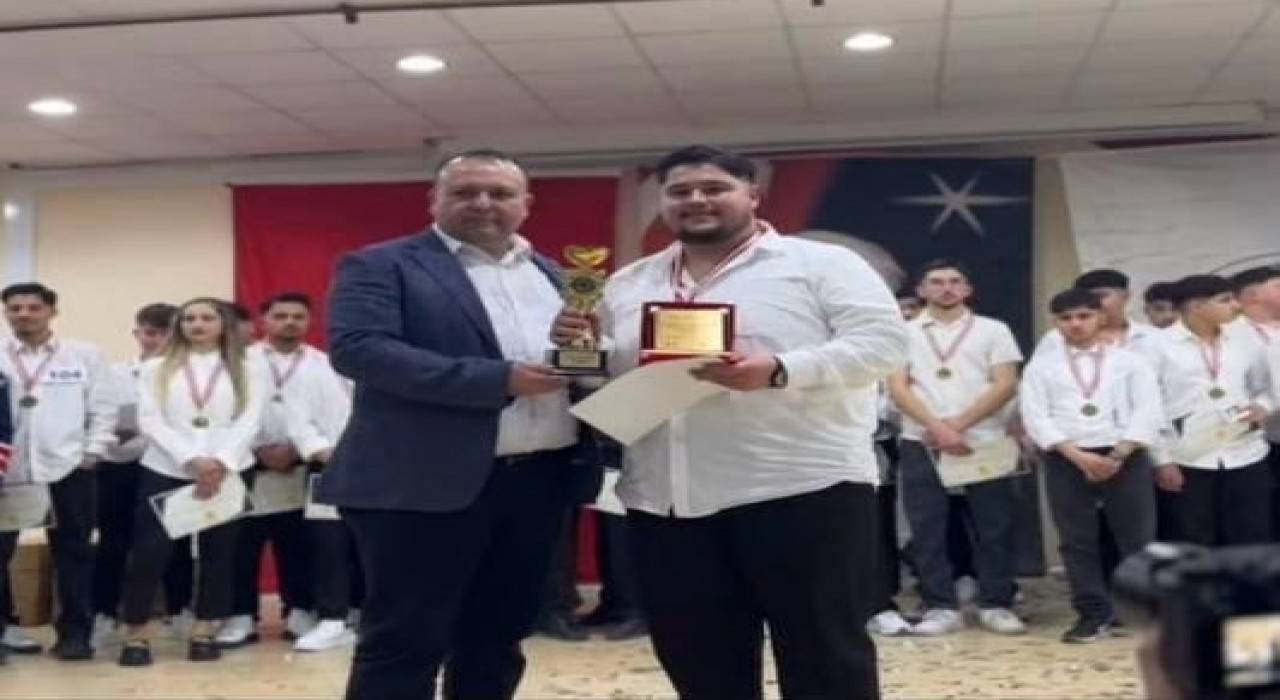Manisalı kuaförler Kütahyadan iki kupa ile döndü