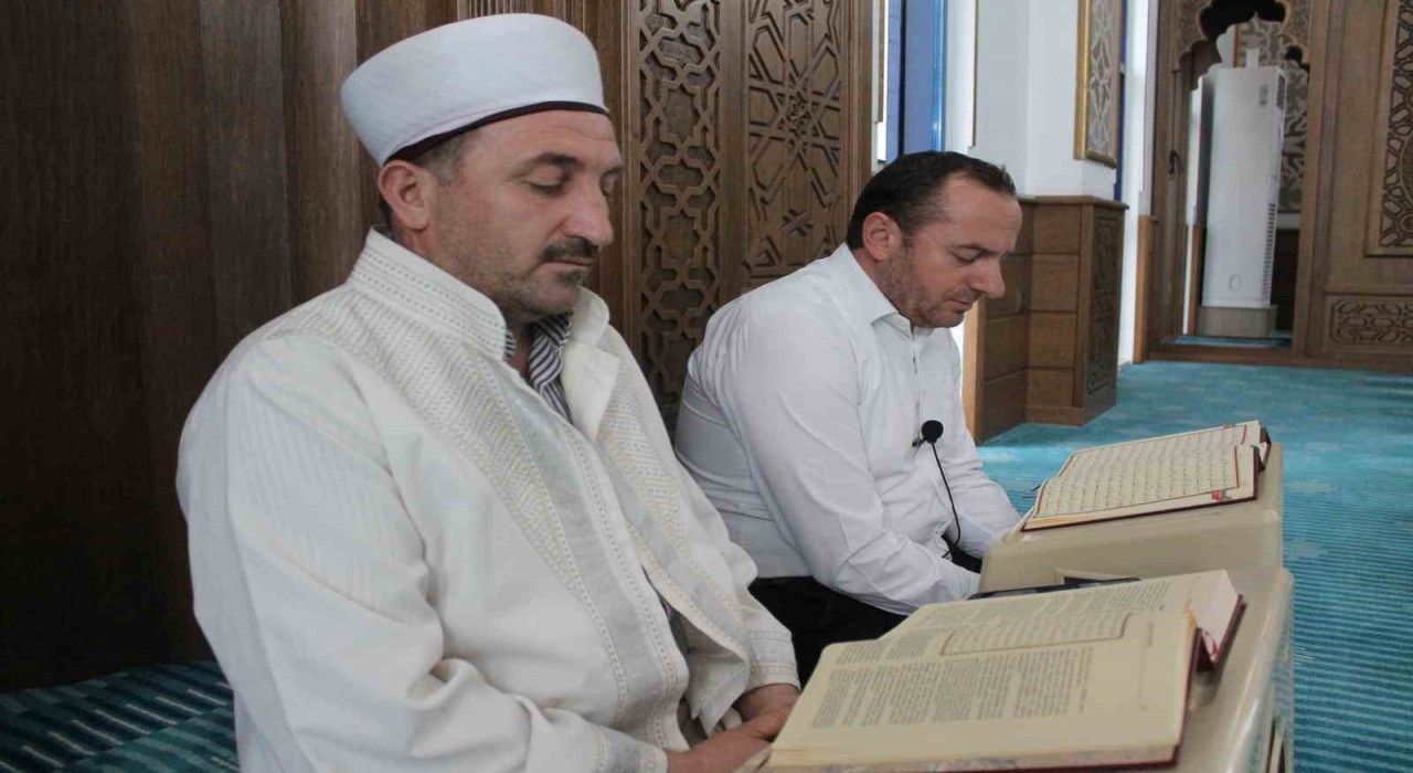 Manyasta Ramazan ayının simgelerinden mukabele geleneği başladı