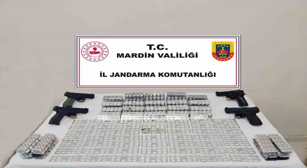 Mardinde 4 adet ruhsatsız tabanca ve uyuşturucu ele geçirildi: 2 tutuklama