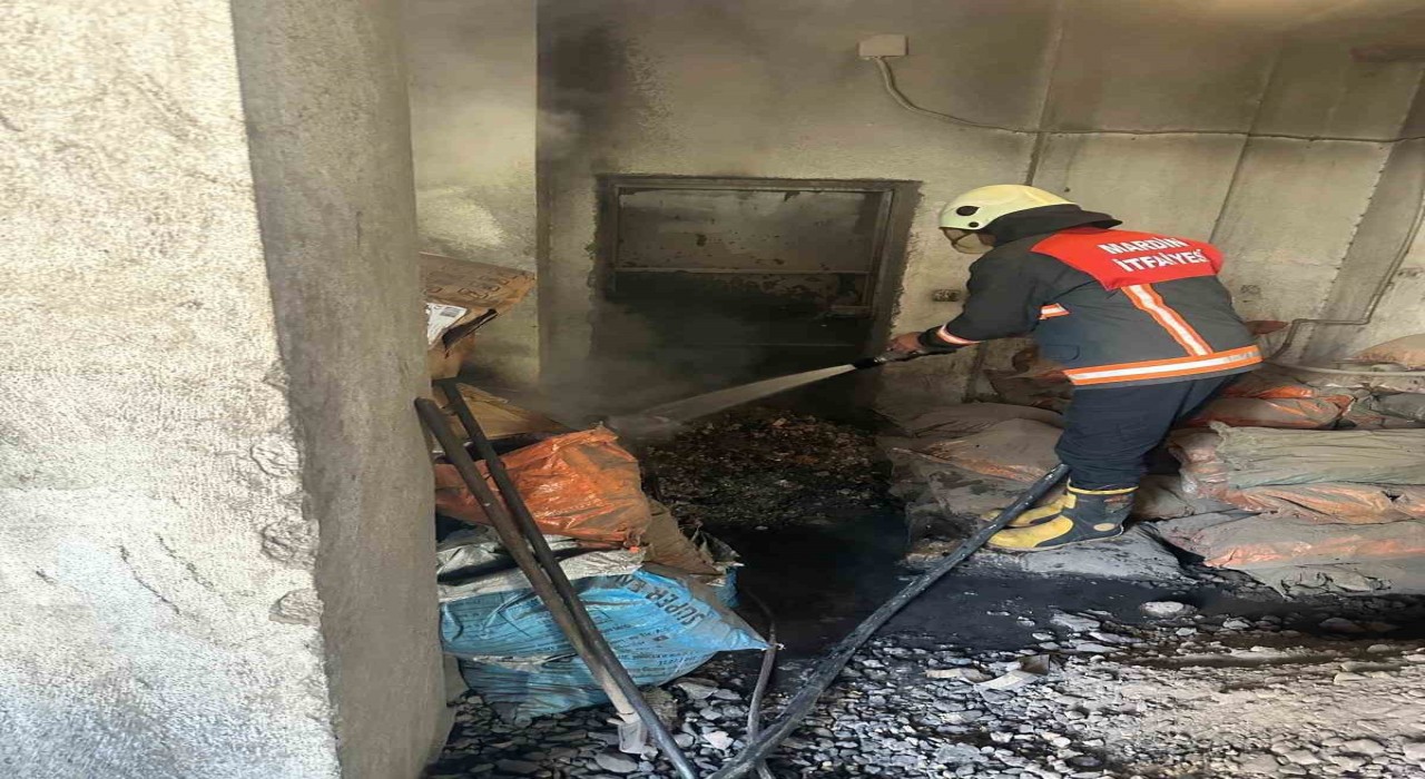 Mardinde bir apartmanın kazan dairesine çıkan yangın söndürüldü