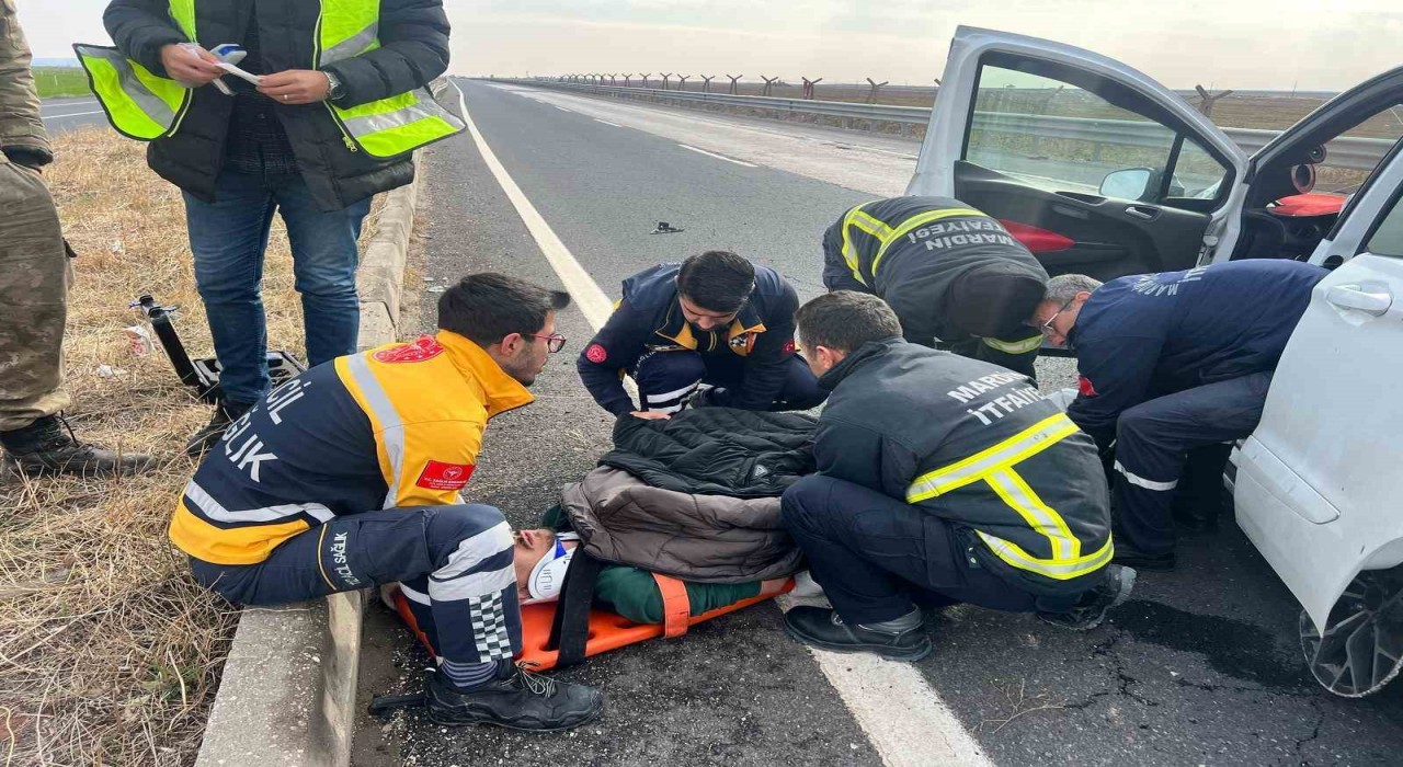 Mardinde iki otomobil çarpıştı: 3 yaralı