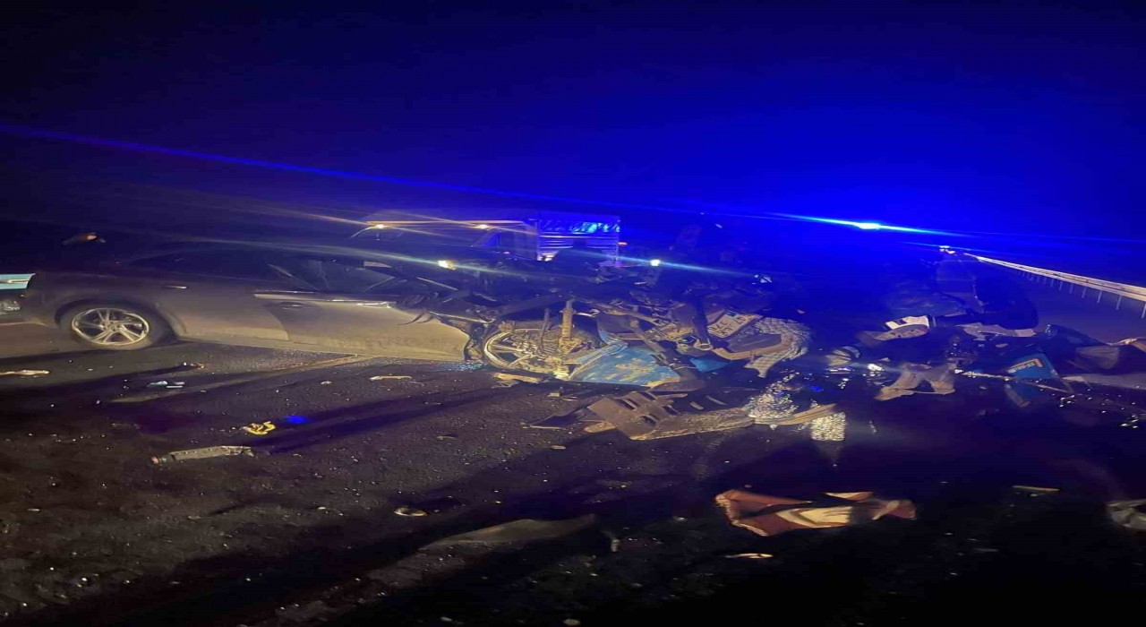 Mardinde otomobil ile traktör çarpıştı: 3 yaralı