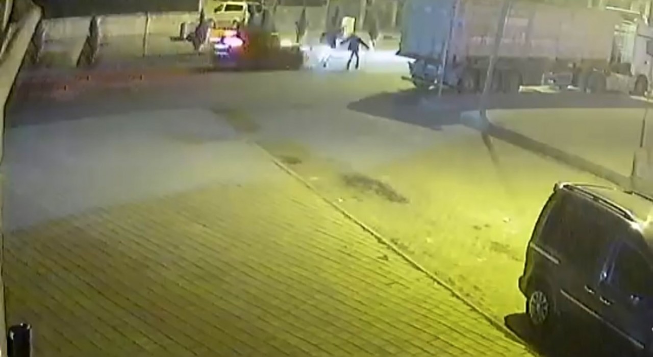 Mardinde otomobilin yayalara çarptığı kaza kamerada