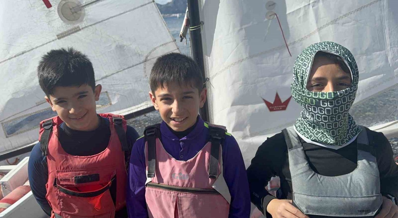 Marmarisin minik yelkencileri Türkiye şampiyonasına hazırlanıyor