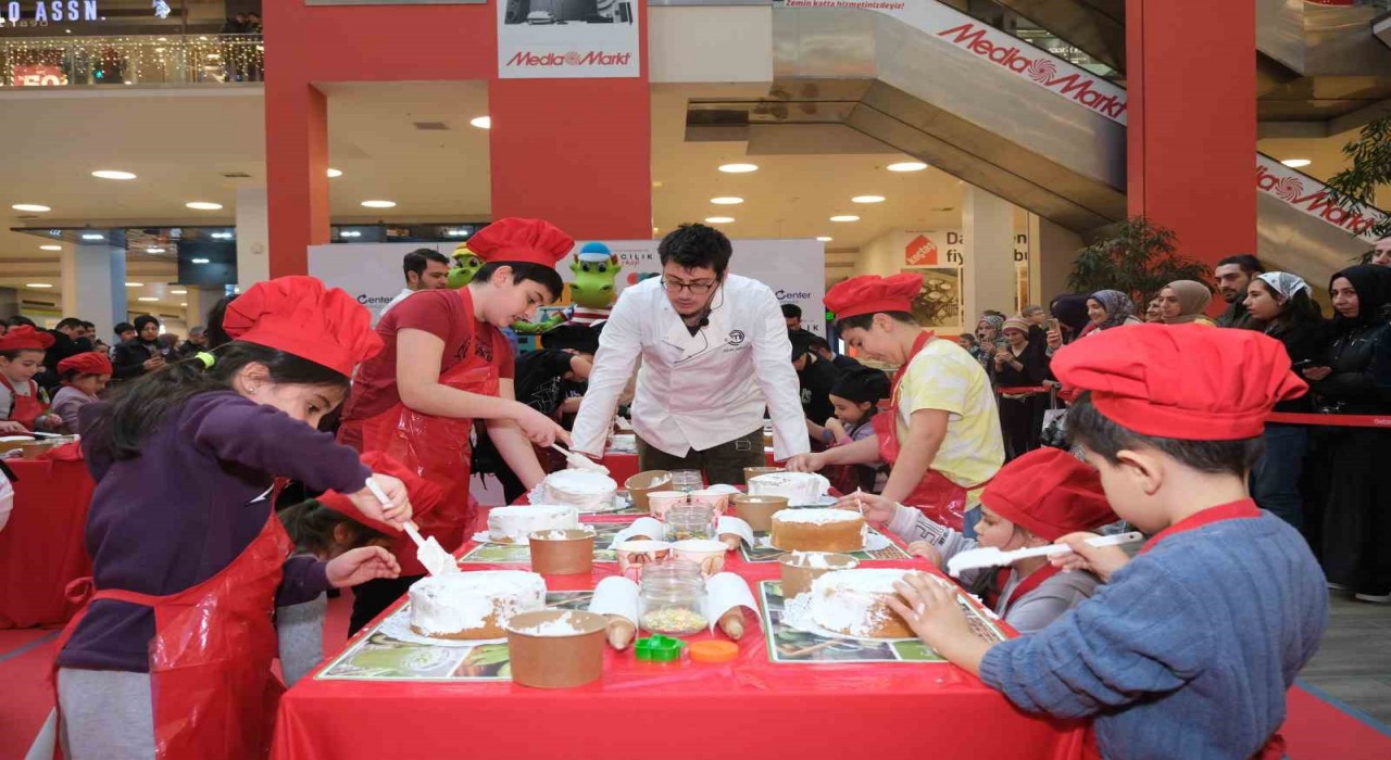Masterchef Finalisti Ali Can Sabunsoy Gebze Centerda büyük ve küçük şeflerle buluştu