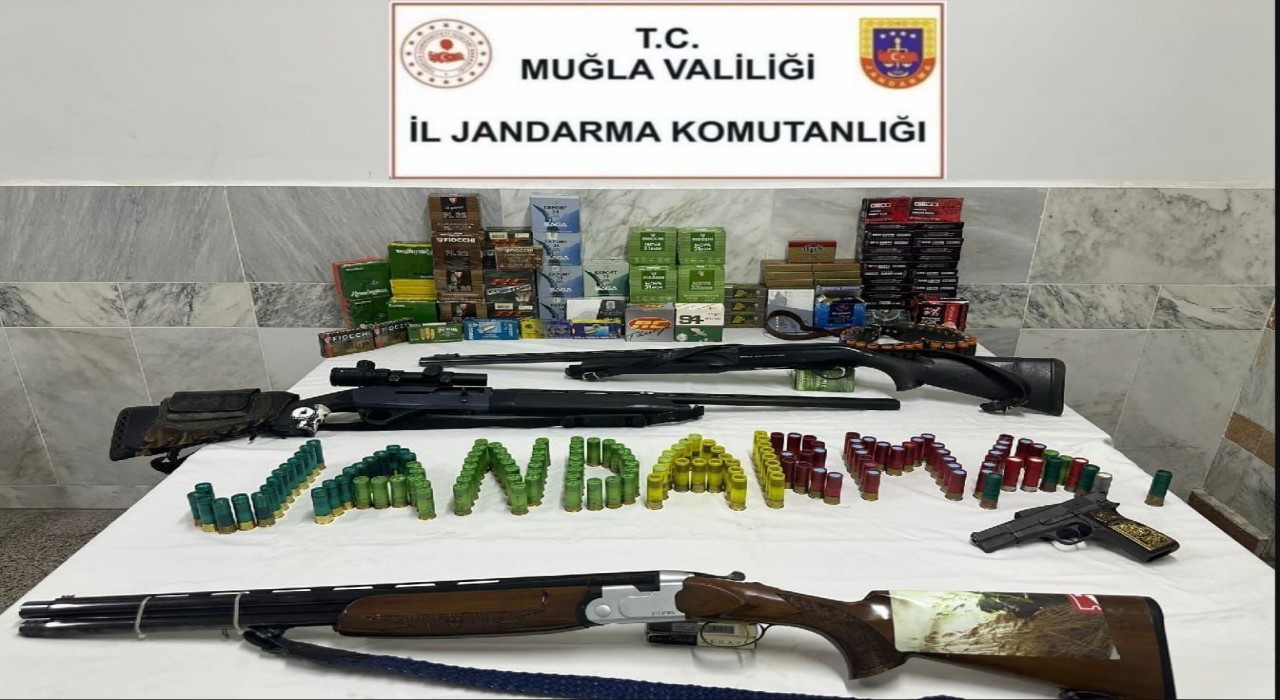 Menteşede ruhsatsız silah operasyonu