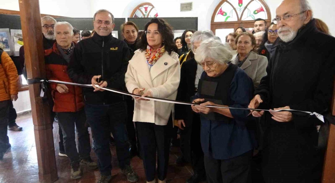 Menteşede Unutma resim sergisi ile depremde kaybedilenler anıldı