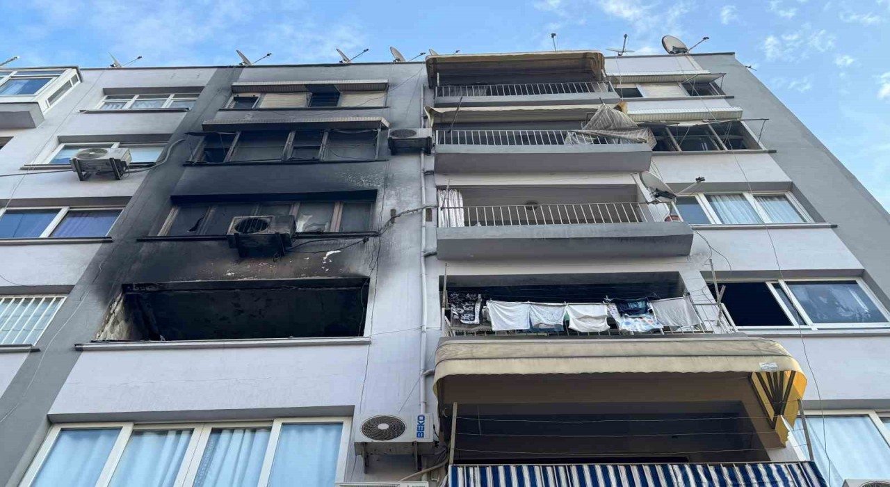Mersinde ev alev alev yandı, bir kişi hayatını kaybetti