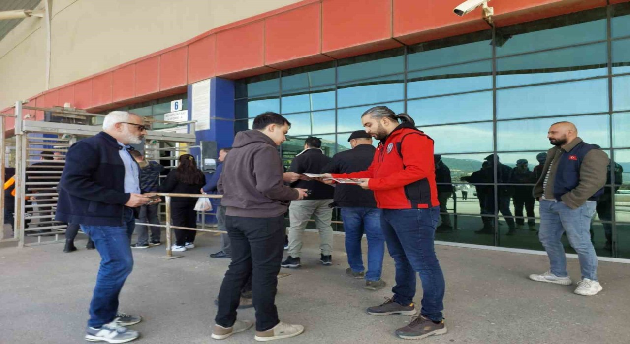 Mersinde gençler terörle mücadele konusunda bilgilendiriliyor