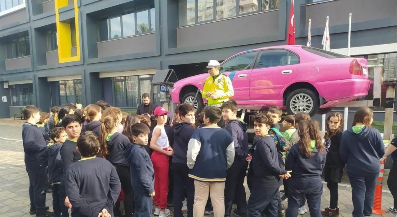 Mersinde öğrencilere trafik güvenliği eğitimi verildi