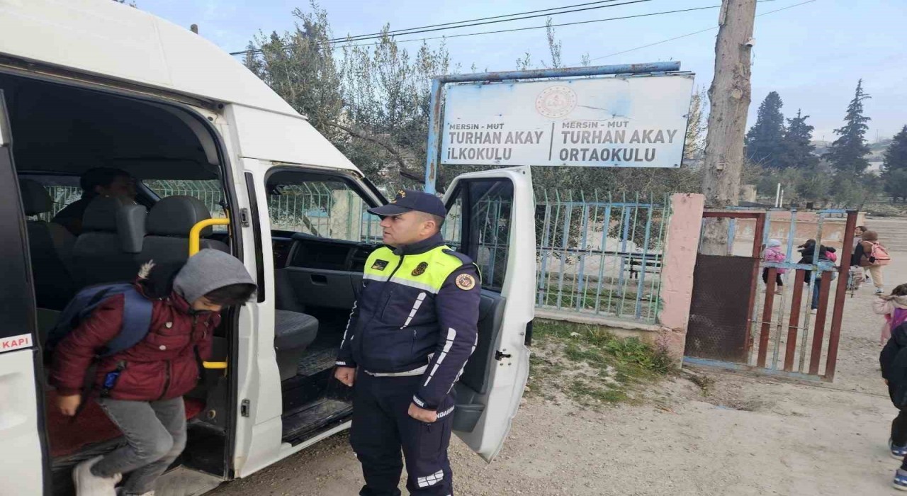 Mersinde okul servis araçları denetleniyor