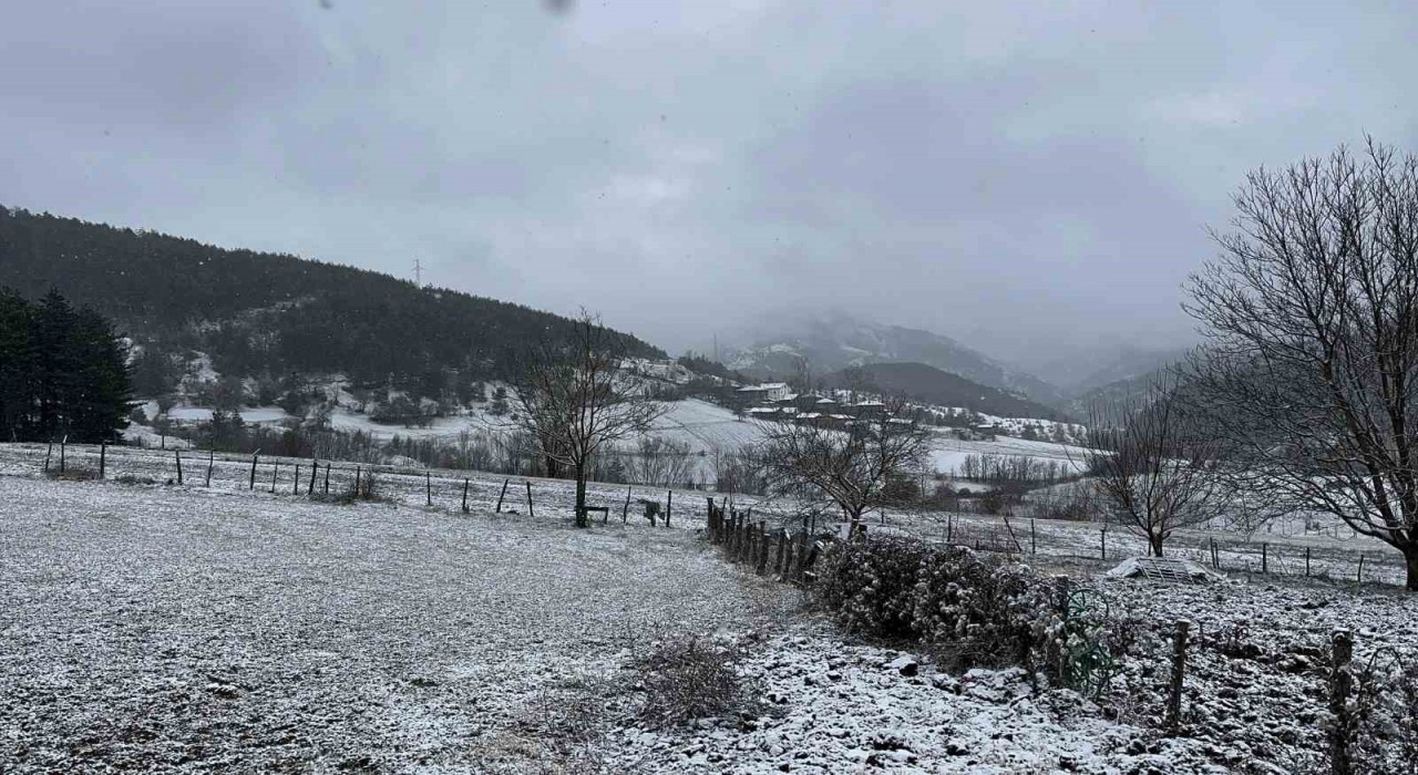 Meteoroloji uyarmıştı: Beklenen kar yağışı Kastamonuda başladı