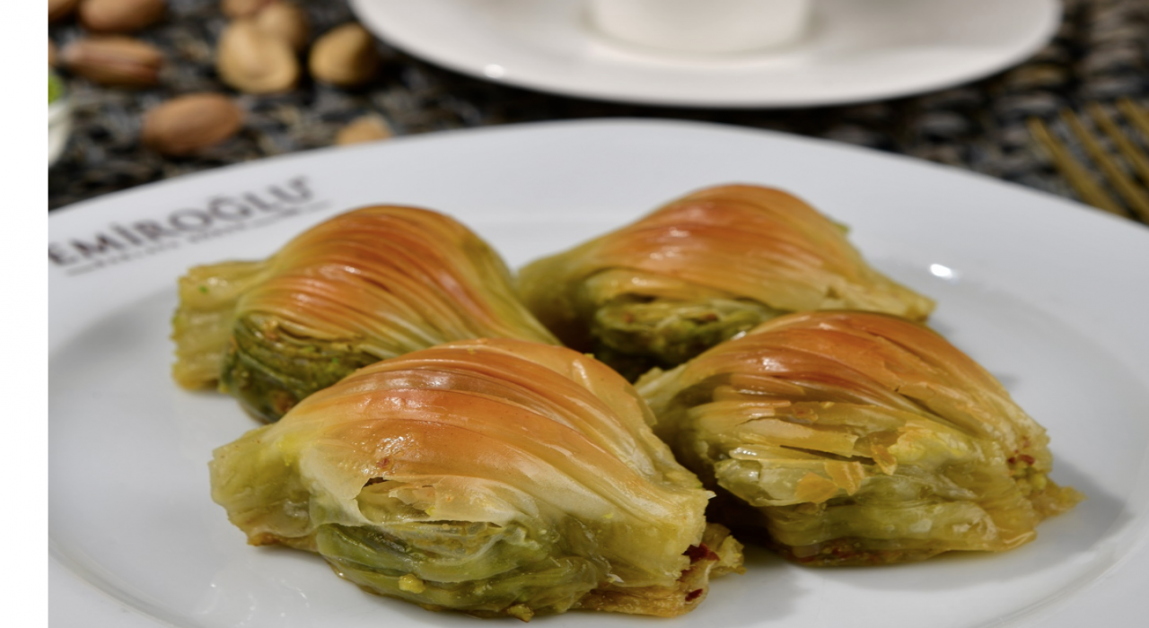Midye Baklava: Efsanevi Baklavanın Yeni Yüzü, Küçük ve Nefis Bir Lezzet Patlaması