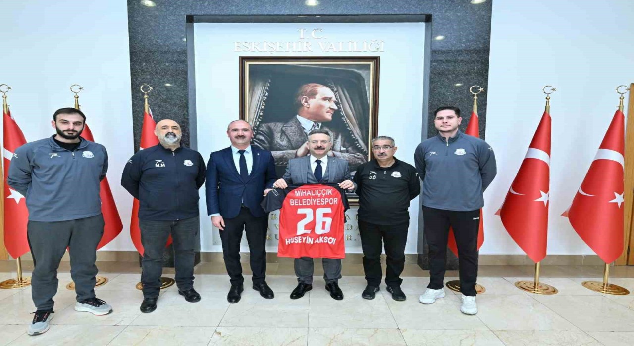 Mihalıççık Belediyespor Hentbol Takımından Vali Aksoya ziyaret