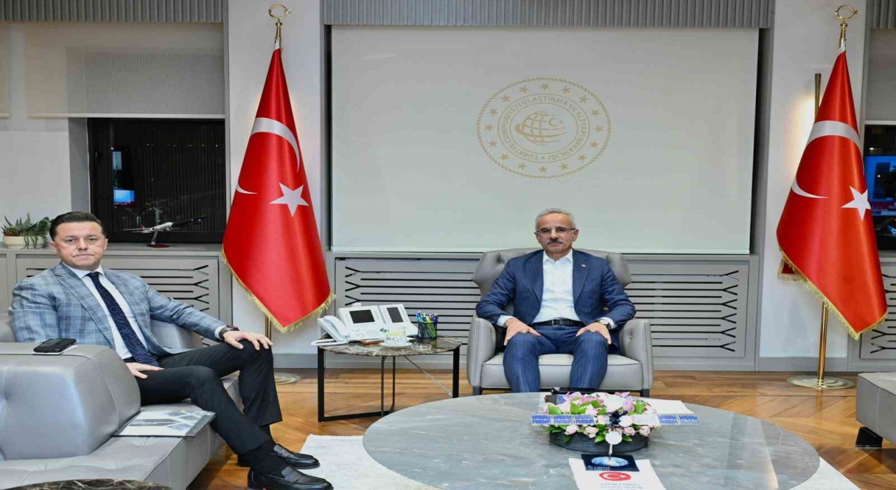 Milletvekili Hatipoğlu, Bakan Uraloğlu ile Eskişehirin ulaşımı hakkında görüştü