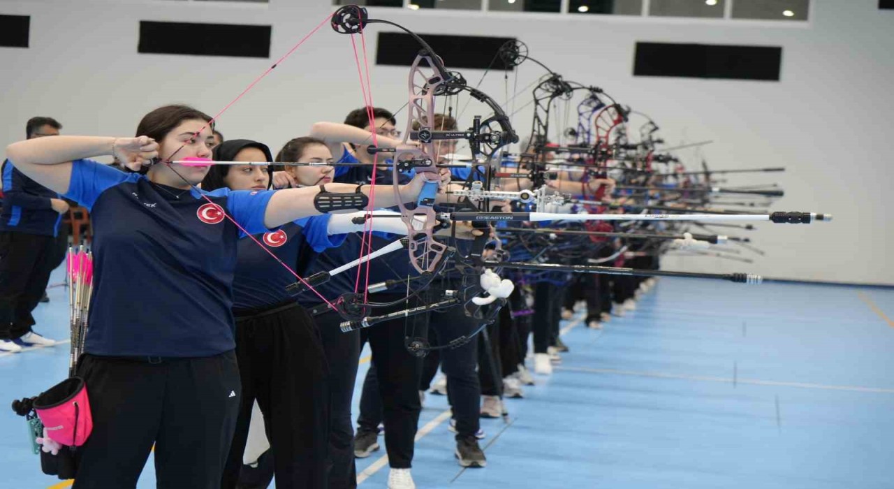 Milli okçular, Los Angeles Olimpiyatlarının ilk adımını Samsundan atıyor