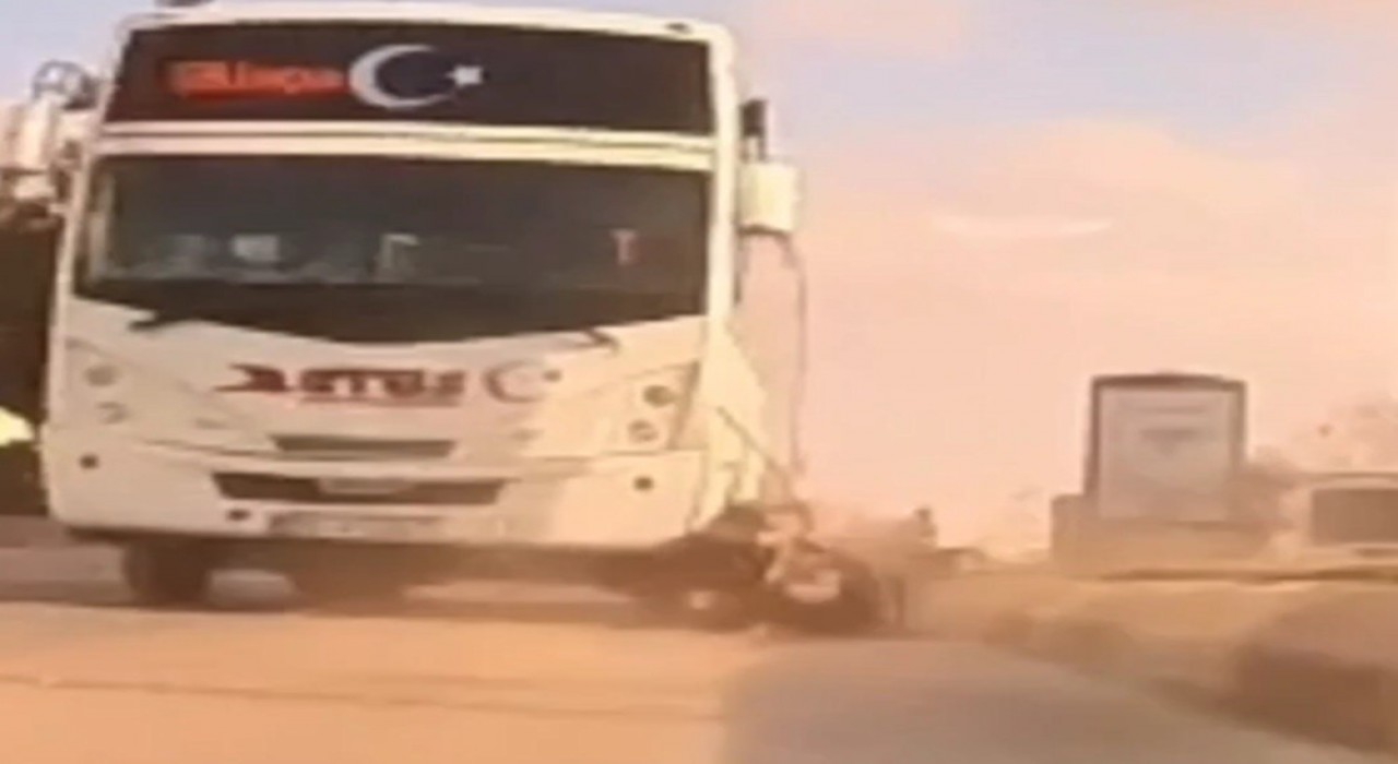 Motosiklet sürücüsünün ölümle burun buruna geldiği anlar kamerada