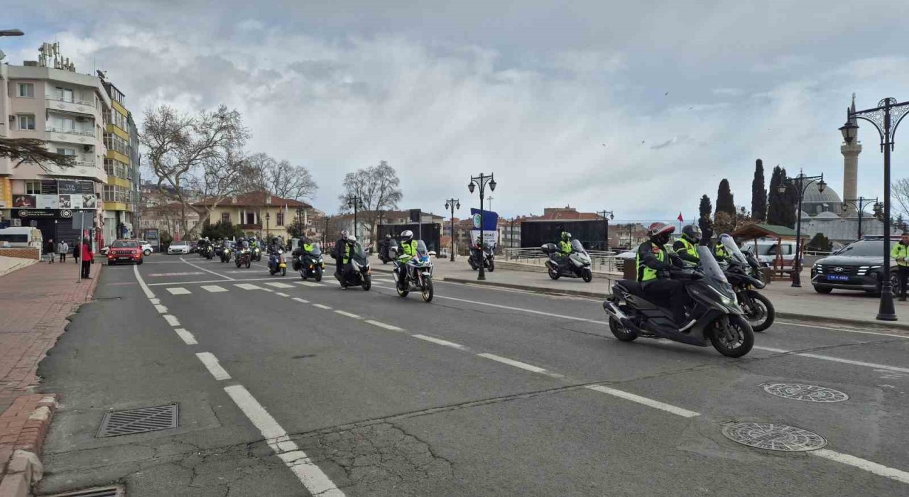 Motosikletlilerden katil bariyer eylemi