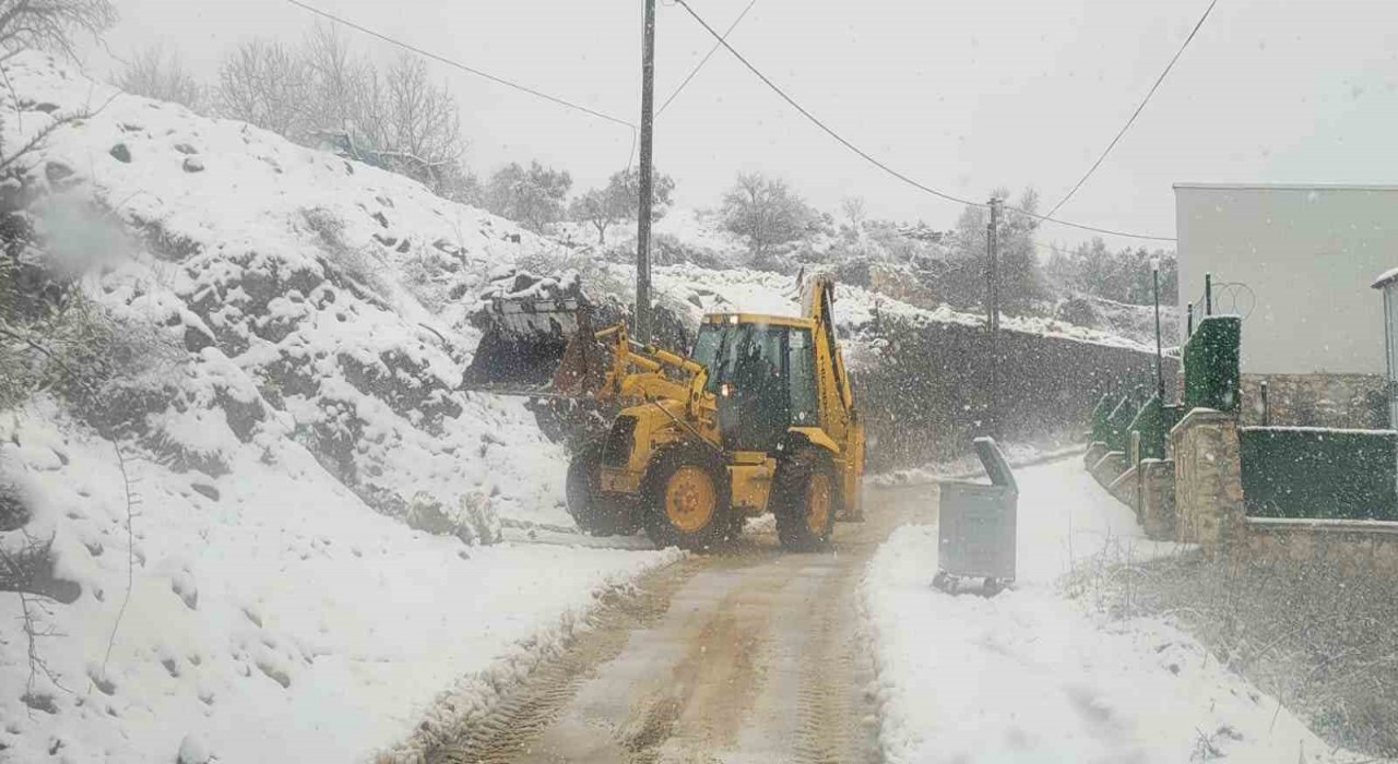Mudanya Belediyesinden kar mesaisi