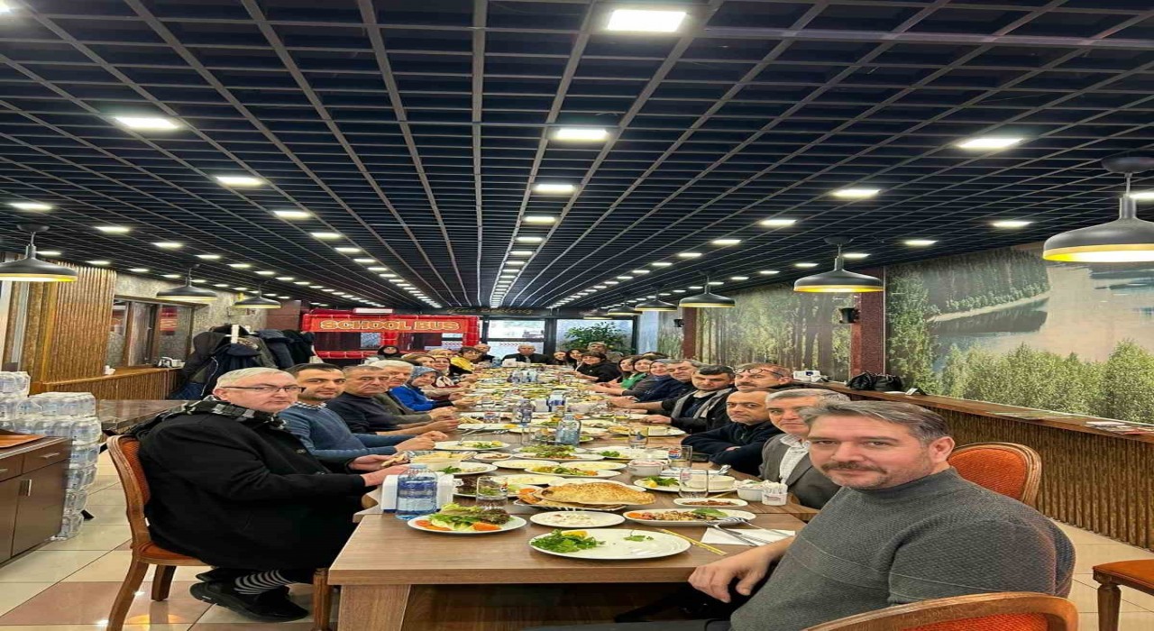 Müdür Akgüne veda yemeği