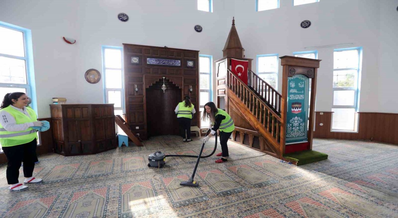 Muğla Büyükşehirden camilerde Ramazan temizliği