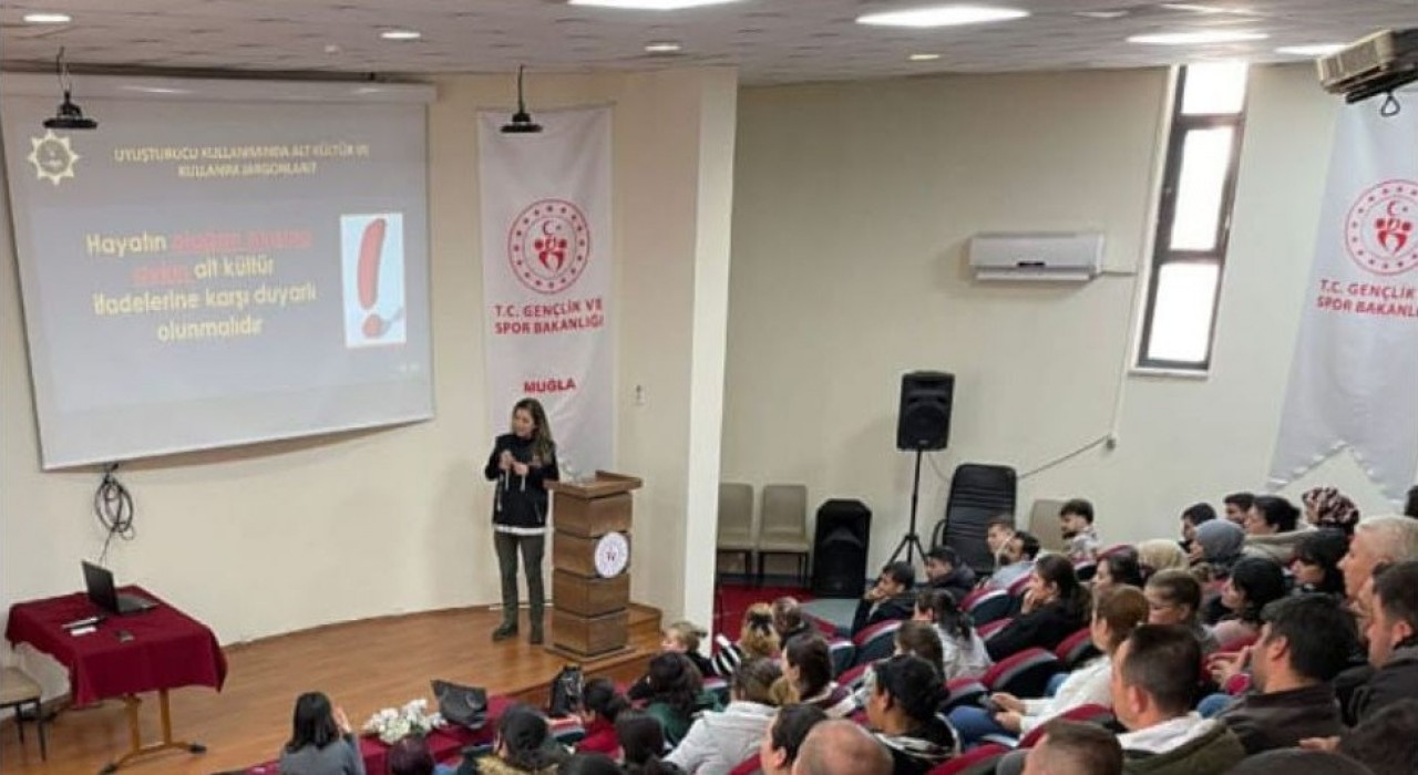Muğlada öğrencilere uyuşturucuyla mücadele semineri