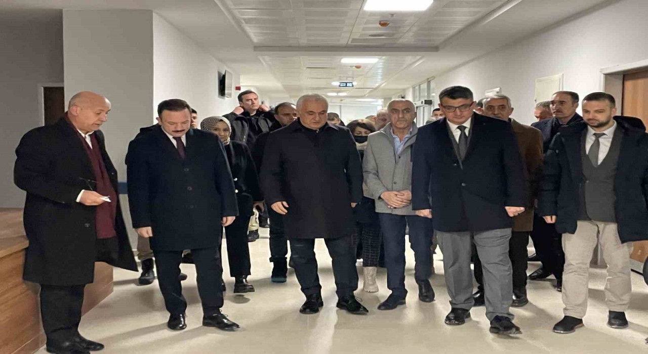 Muş Valisi Çakırdan Malazgirt Devlet Hastanesine ziyaret