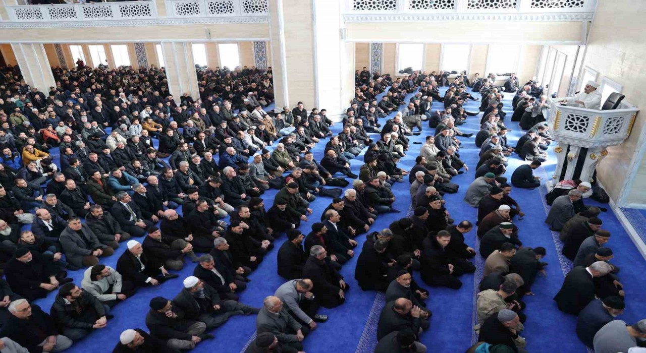 Muşta 12 bin kişilik cami ibadete açıldı