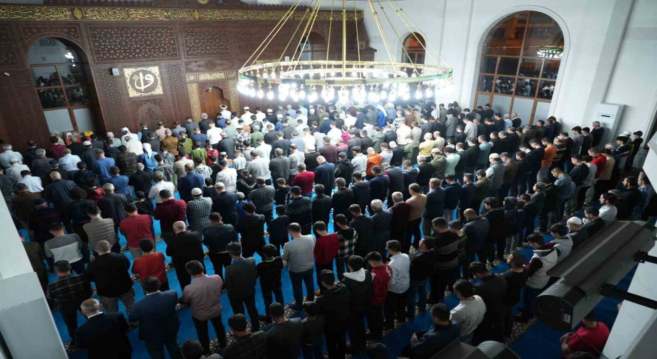 Muşta ilk teravih namazı kılındı