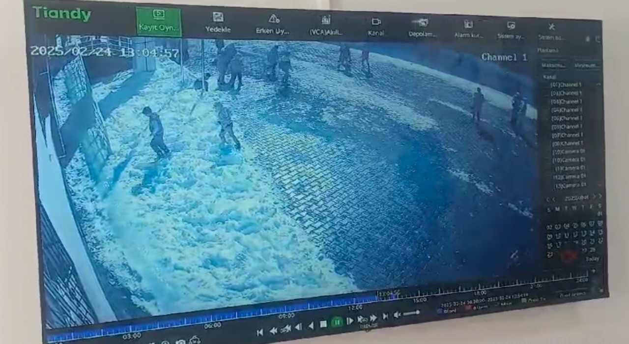 Muş’ta Çatından Kopan Buz Öğrencinin Başına Düştü